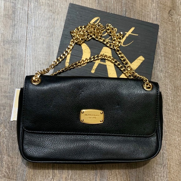 Michael Kors Handbags - NWT Michael kors bag